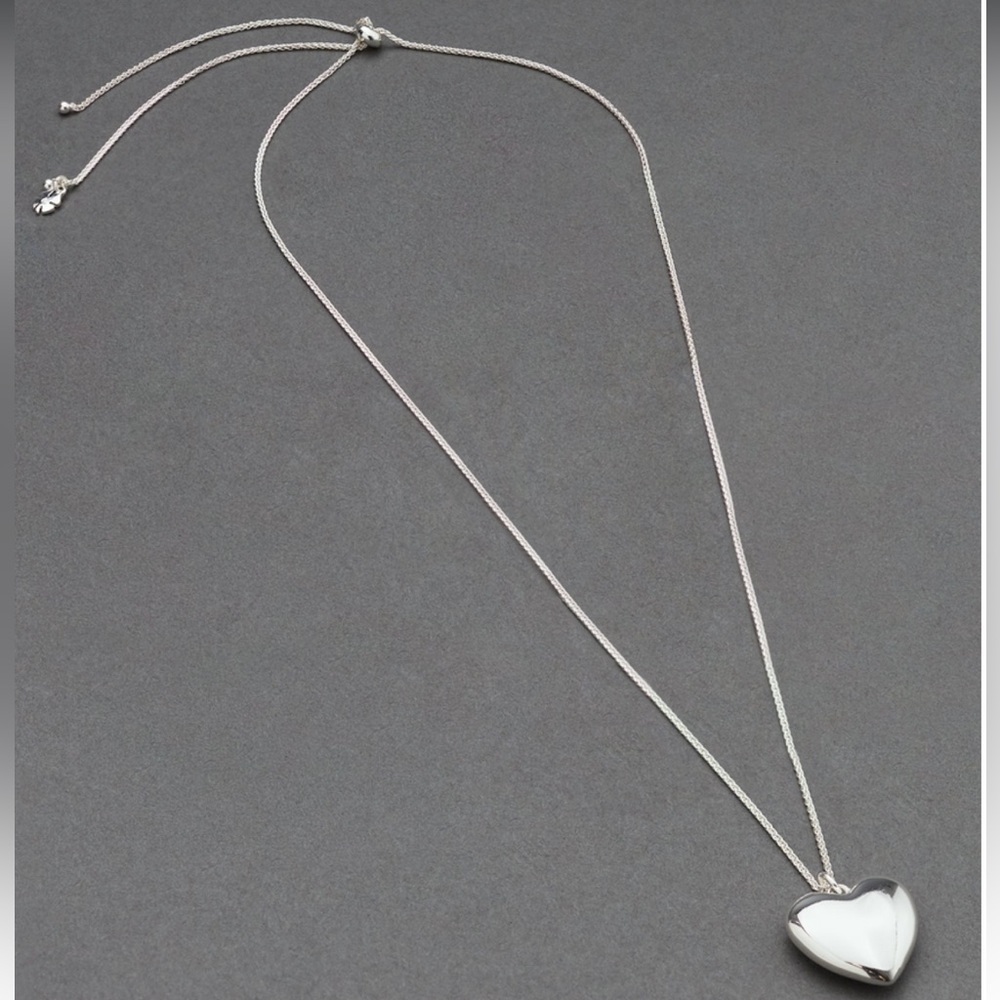 NWT Necklace🤍